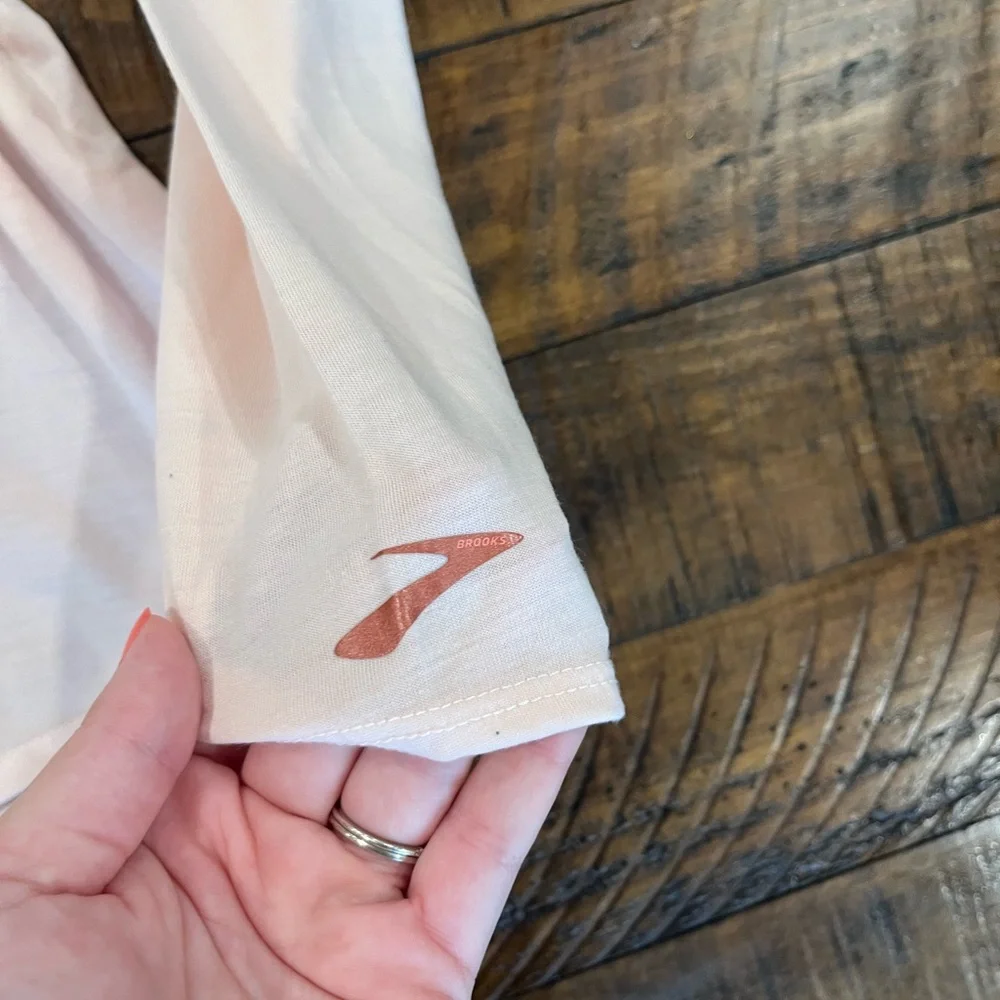 Brooks Women's Soft Blush Long Sleeve Tee - Picture 3 of 4